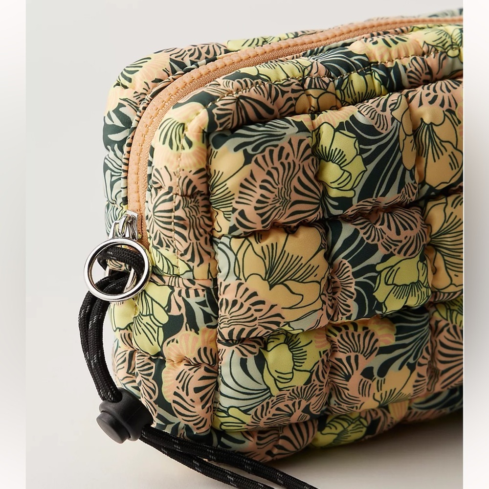 Free People Movement Printed Mini Case, NWT, Dense Floral Print, SOLD OUT PRINT - Picture 3 of 4